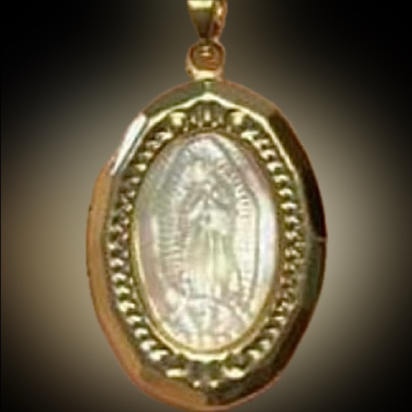 “Virgin de Guadelupe” Mary Mother of Pearl Carved Shell 18K Gold Locket Necklace - Picture 11 of 17